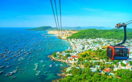 Cáp treo Hòn Thơm là điểm đến vô cùng hấp dẫn cho du khách mỗi khi ghé thăm đảo Ngọc