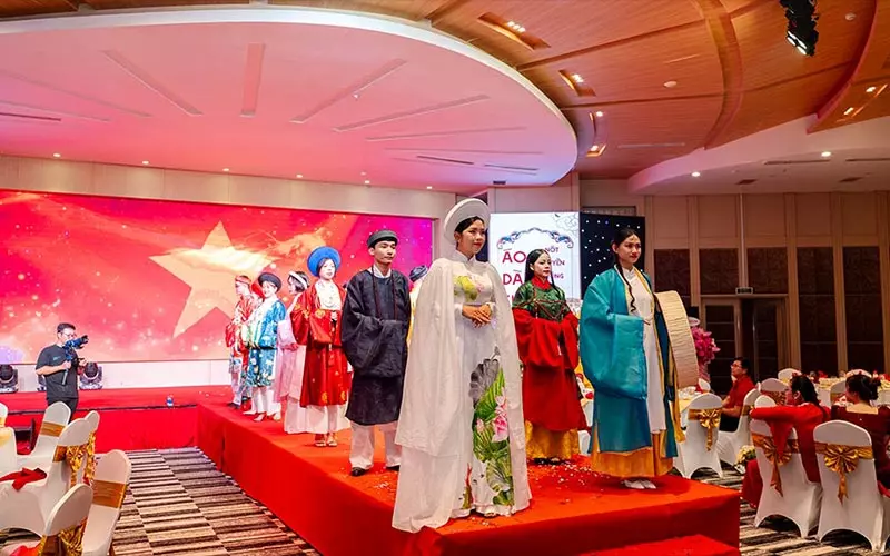 ÁO DÀI SHOW - NỐT TRUYỀN THỐNG TRONG YEAR END PARTY 2024