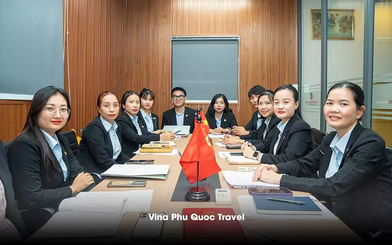 BAN LÃNH ĐẠO VINA PHÚ QUỐC TRAVEL HỌP CHIẾN LƯỢC KINH DOANH NĂM 2025