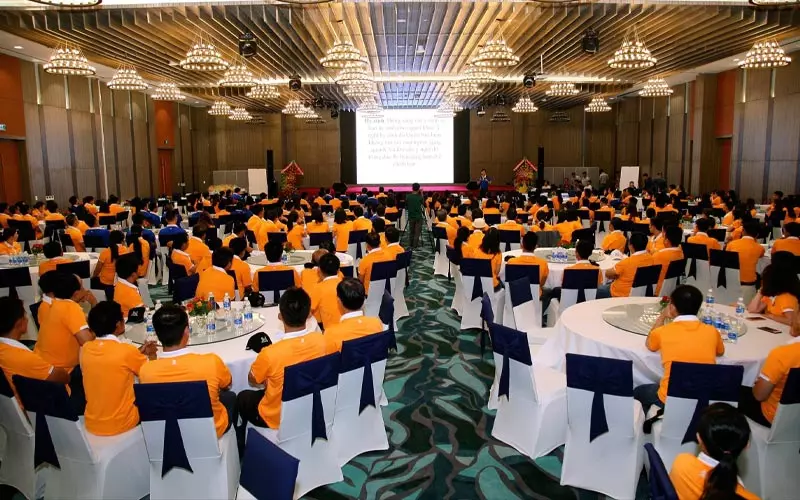 tips-for-organizing-professional-conference-tours-2025