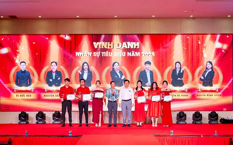 VINH DANH NHÂN SỰ TẠI YEAR END PARTY 2024