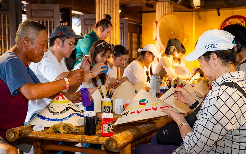 doan-du-khach-malaysia-tham-gia-workshop-non-la-tai-phu-quoc